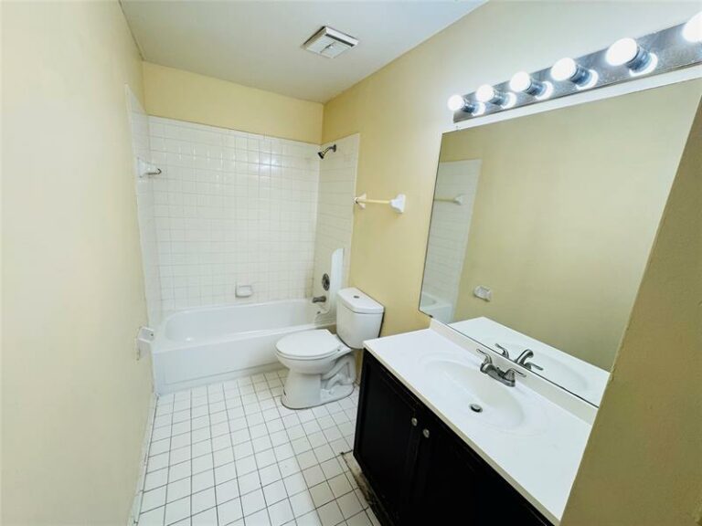 3449-NW-44th-St-#202-Lauderdale-Lakes