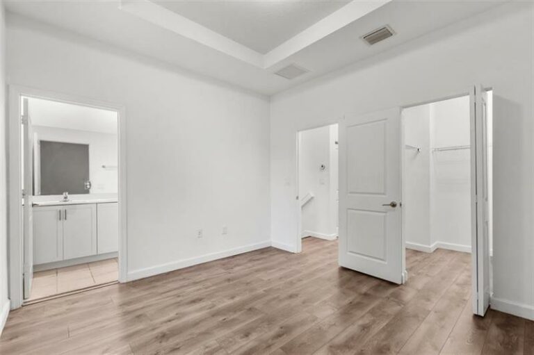 340-NE-208th-Ter-#340-Miami