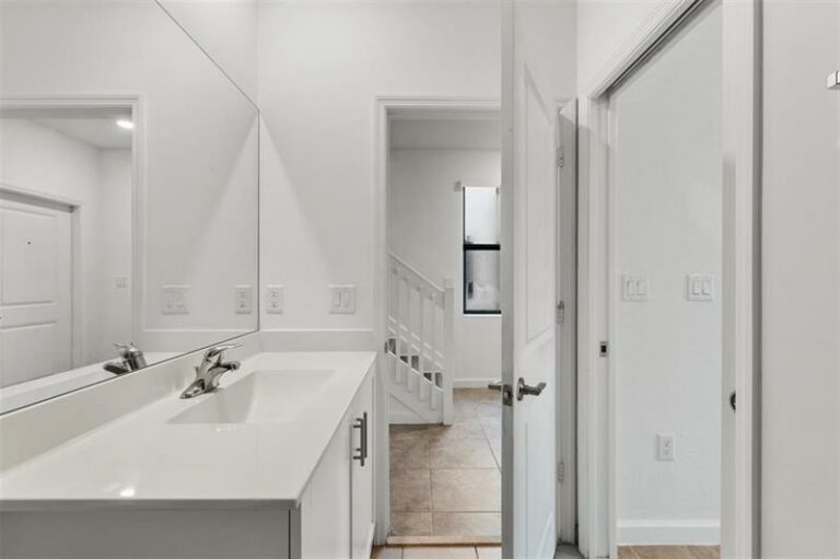 340-NE-208th-Ter-#340-Miami