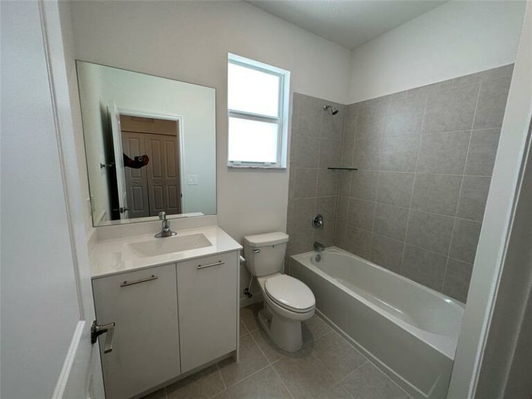 2437-NW-131st-Cir-Miami