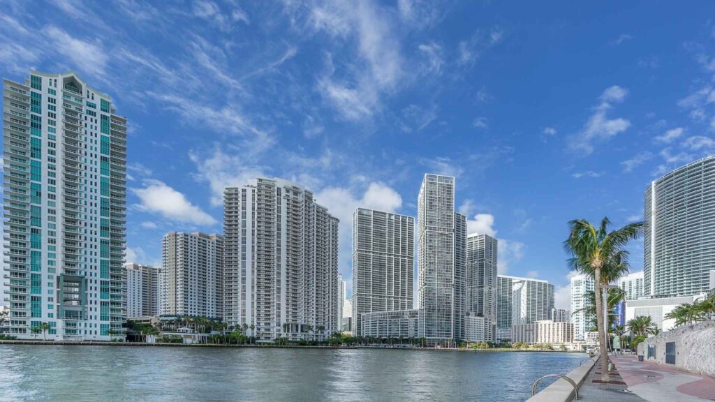guía de presupuestos para invertir en Miami 2026